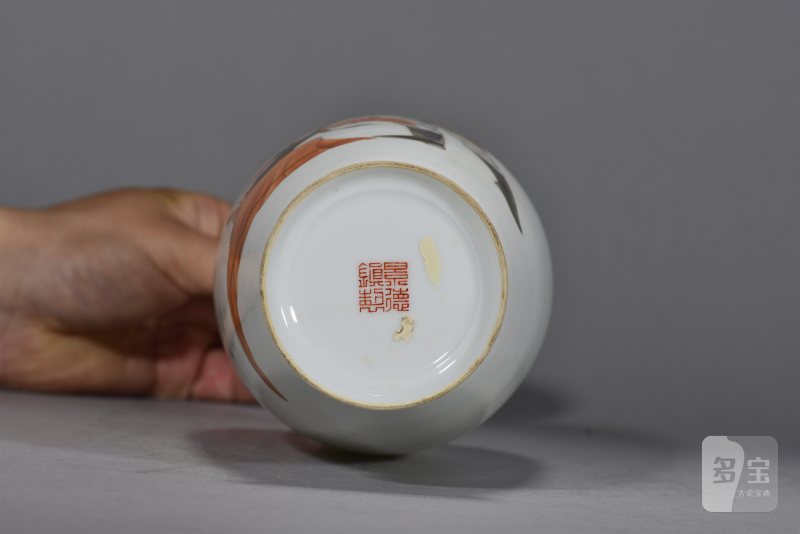 近现代 墨彩描金人物薄胎瓶 - 图5
